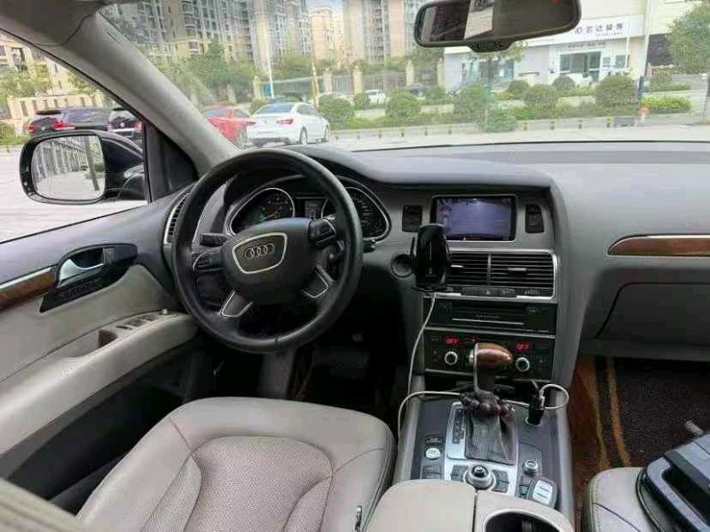 鹰潭12年奥迪Q77