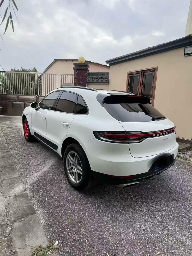 绍兴21年保时捷Macan8