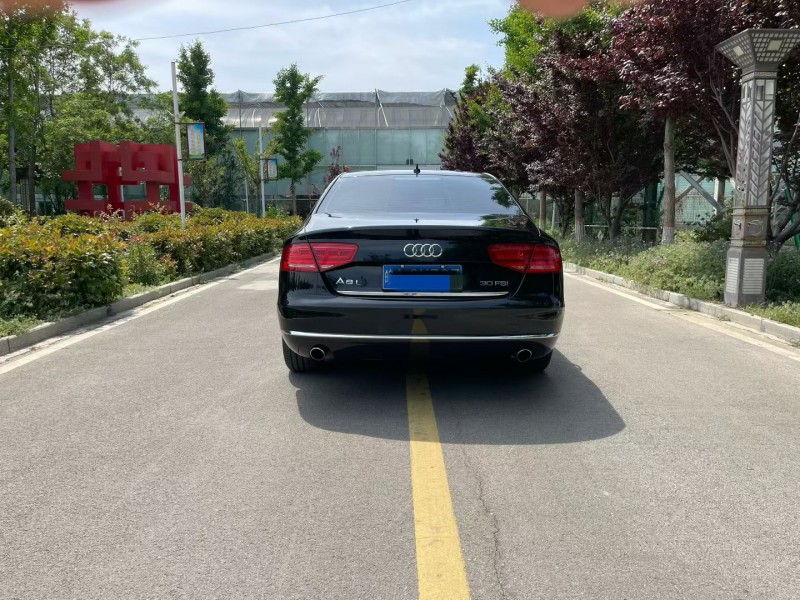 济宁13年奥迪A8L9