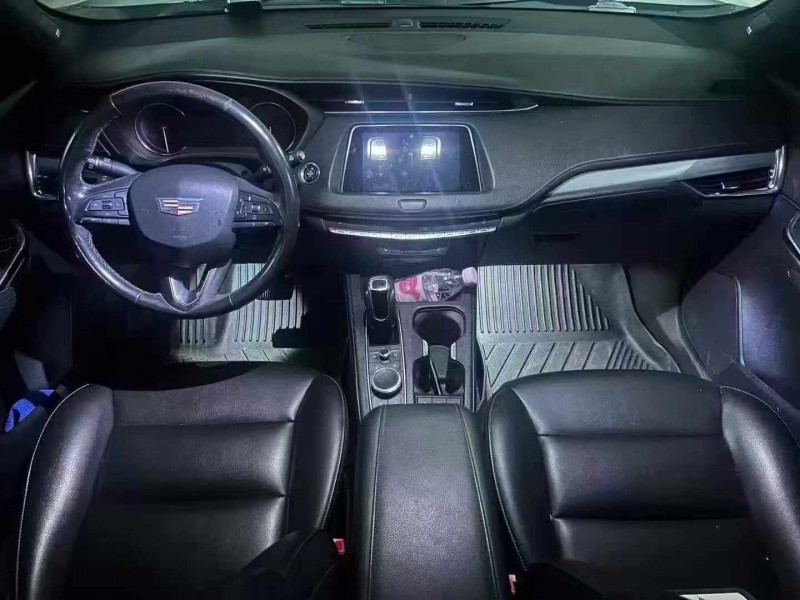 常德19年凯迪拉克XT44