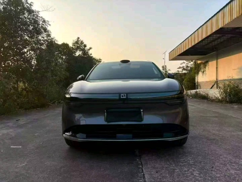 桂林25年极氪汽车7X1
