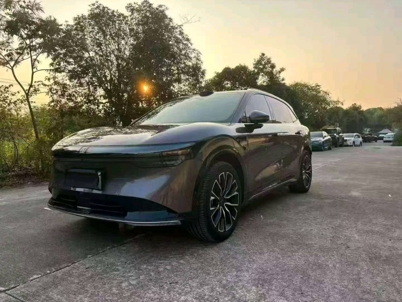 桂林25年极氪汽车7X2