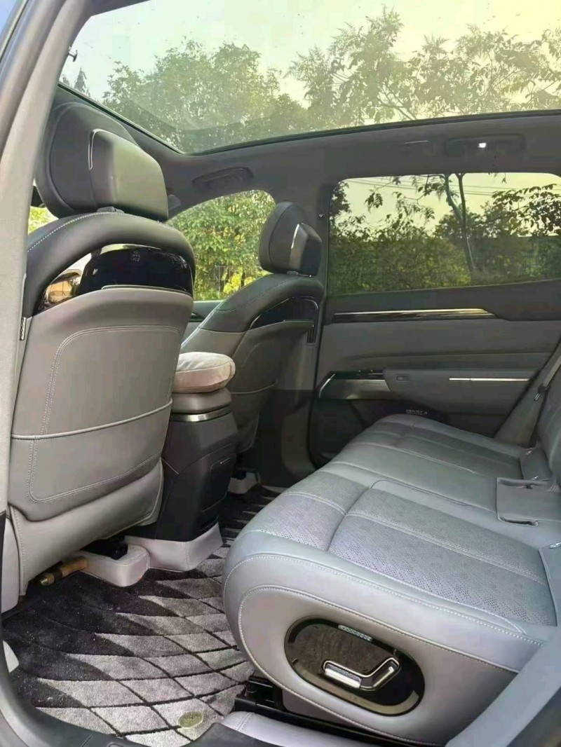 桂林25年极氪汽车7X5