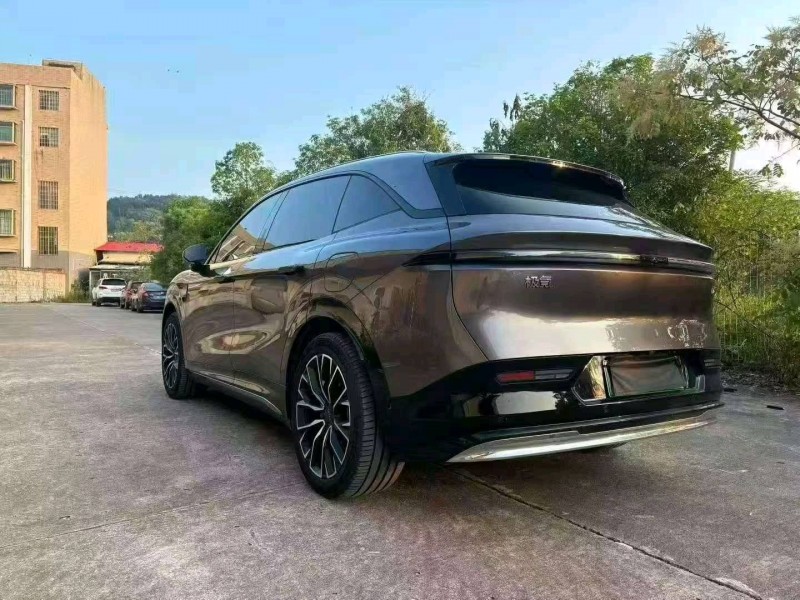 桂林25年极氪汽车7X8