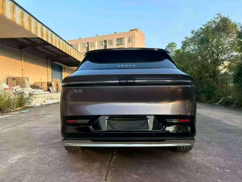 桂林25年极氪汽车7X9