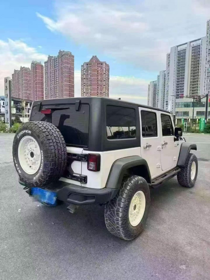 青岛17年Jeep牧马人8