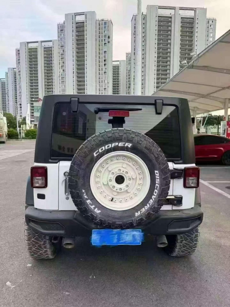 青岛17年Jeep牧马人9