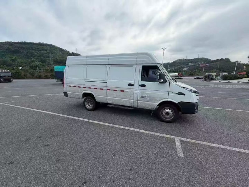 重庆25年依维柯得意6