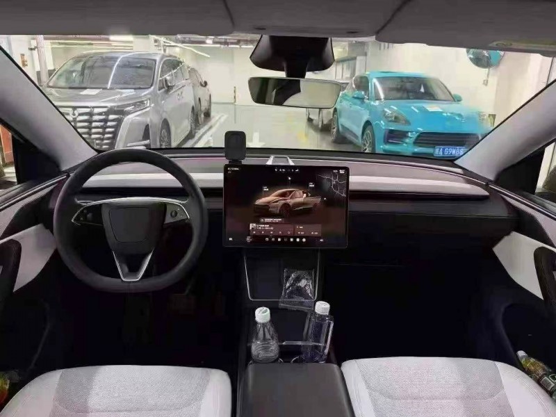 深圳25年特斯拉MODEL Y4