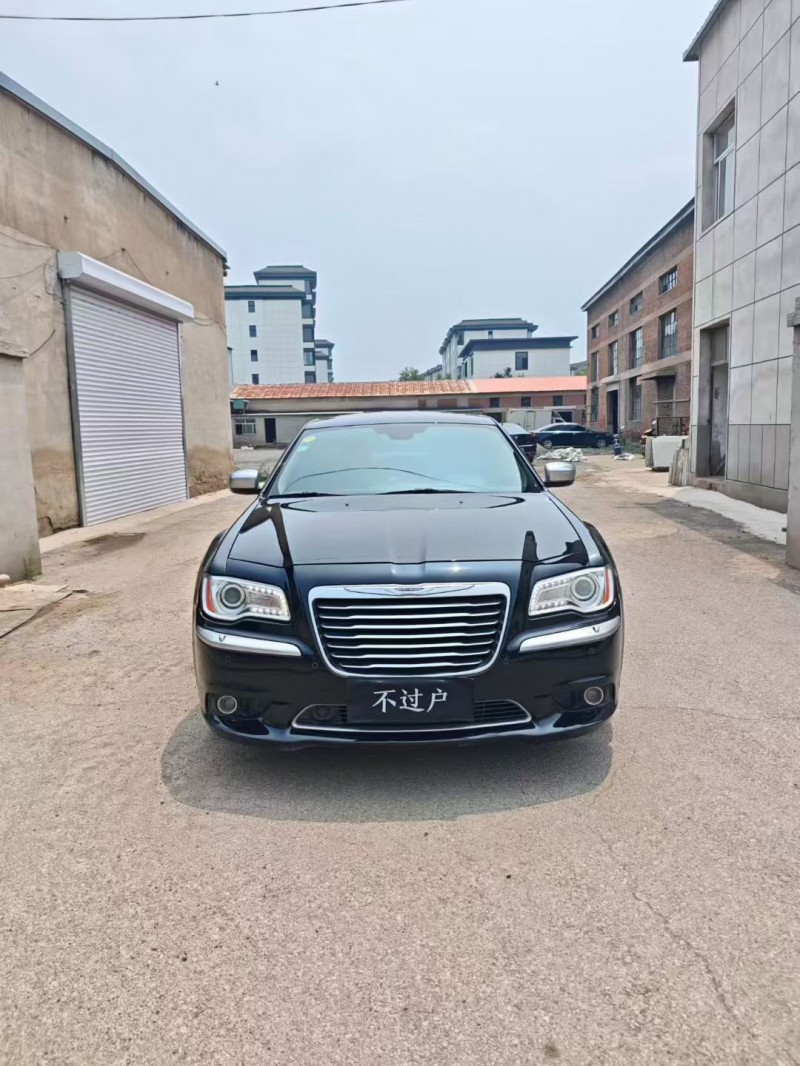 朝阳13年克莱斯勒300C1