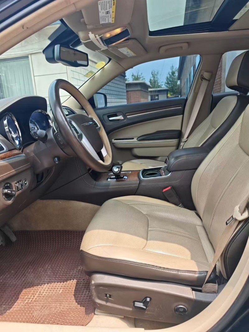朝阳13年克莱斯勒300C3