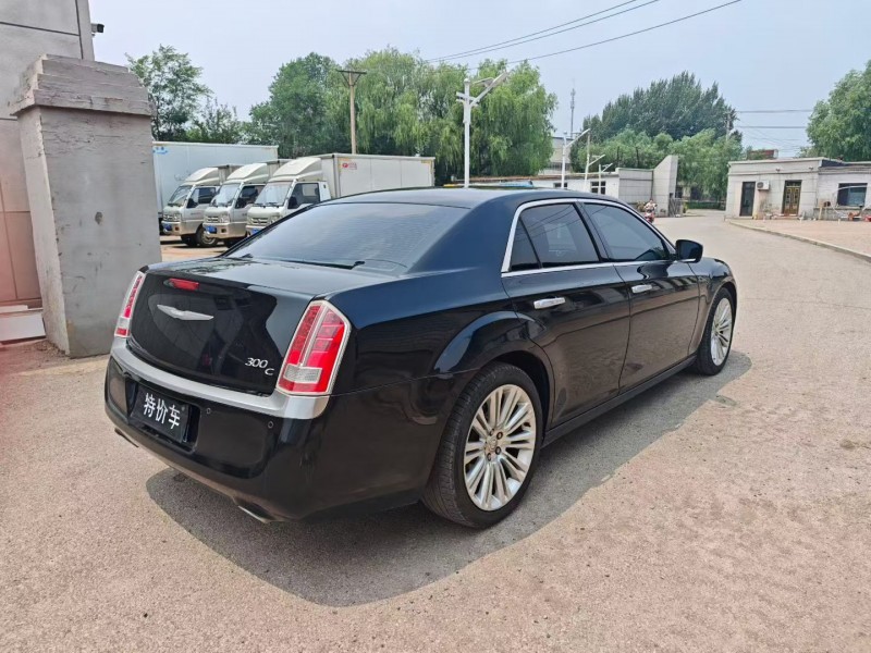 朝阳13年克莱斯勒300C5