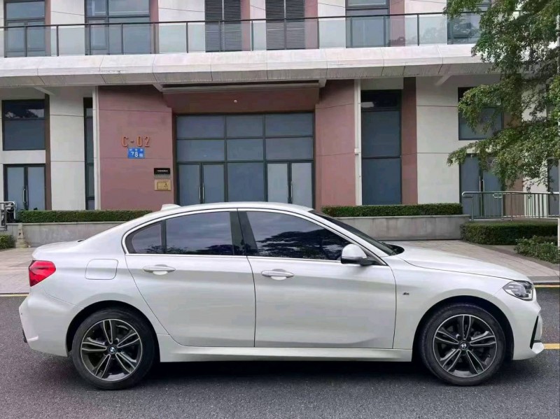 广州23年宝马1系5