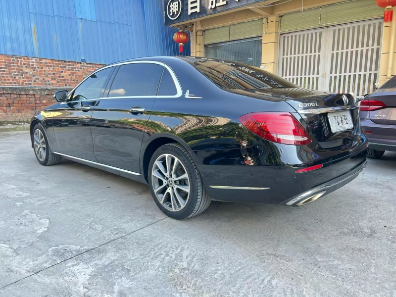 百色18年奔驰E8