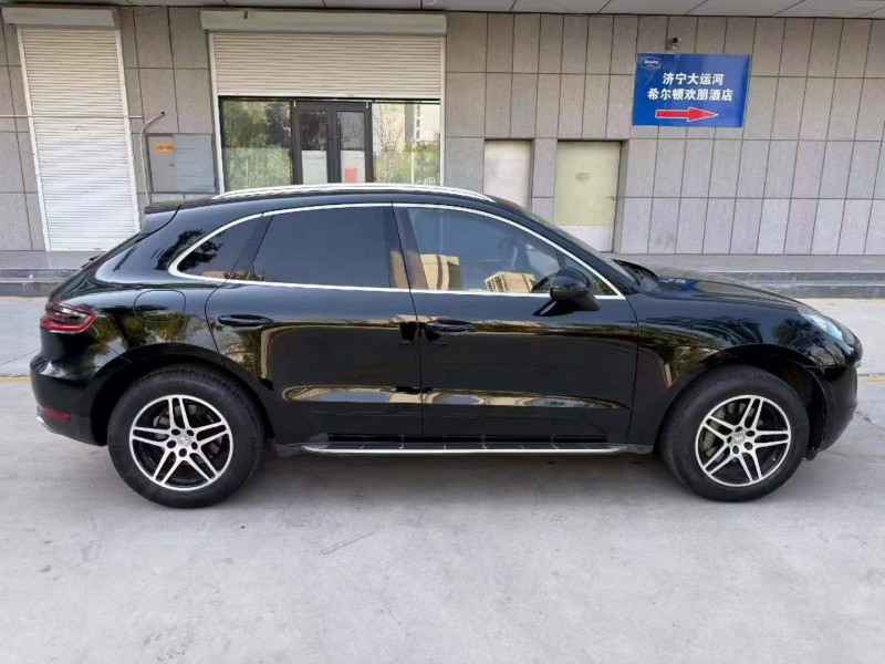 济宁17年保时捷Macan7