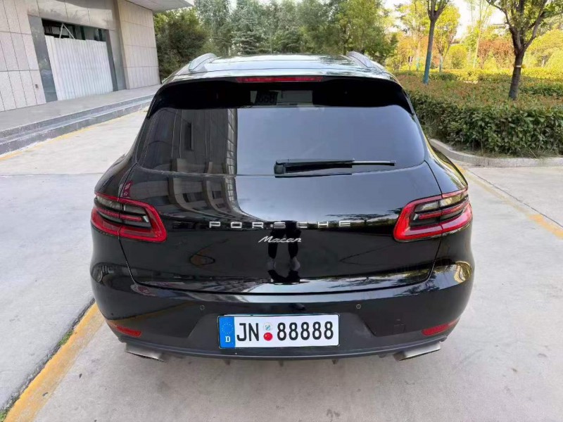 济宁17年保时捷Macan8