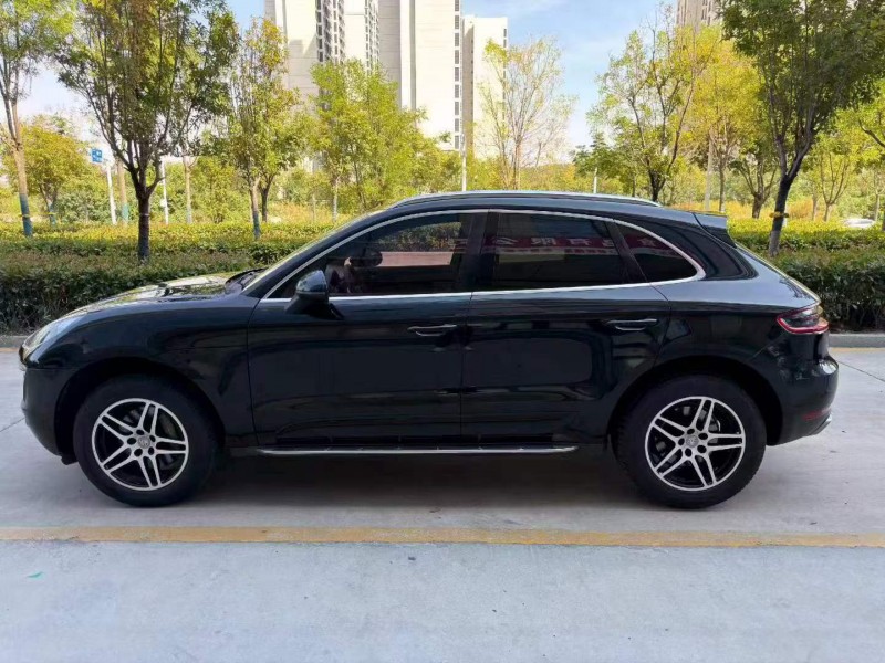 济宁17年保时捷Macan9