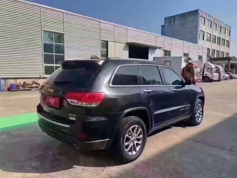 青岛15年Jeep大切诺基7