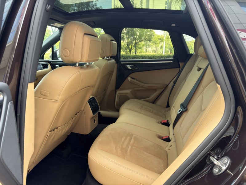 济宁18年保时捷Macan7