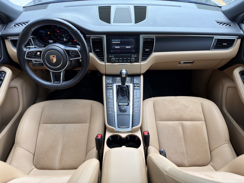 济宁18年保时捷Macan8