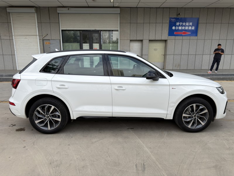 济宁23年奥迪Q54
