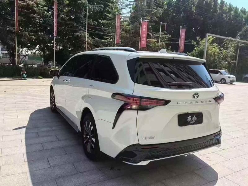 邯郸23年丰田格瑞维亚8