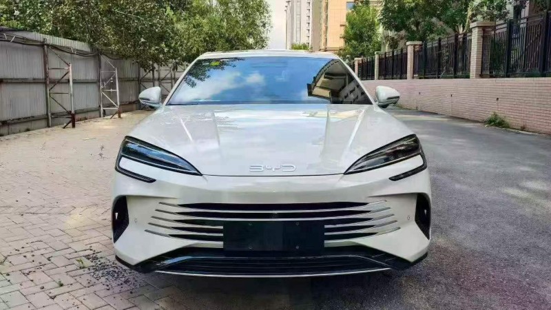 秦皇岛26年比亚迪海豹1