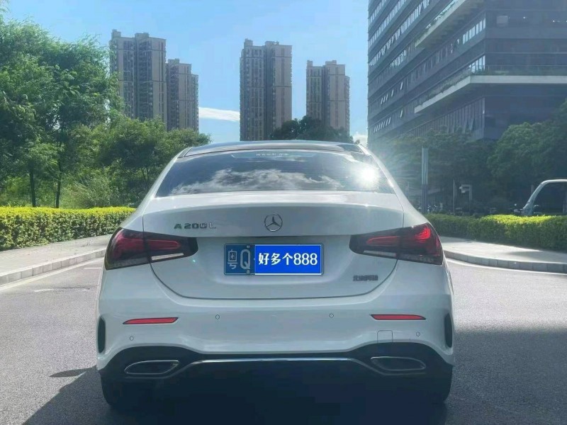 广州23年奔驰A8