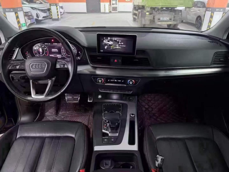 黄冈21年奥迪Q56