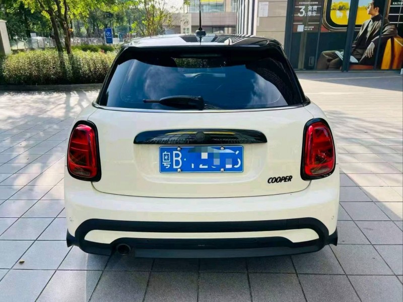广州22年宝马迷你7