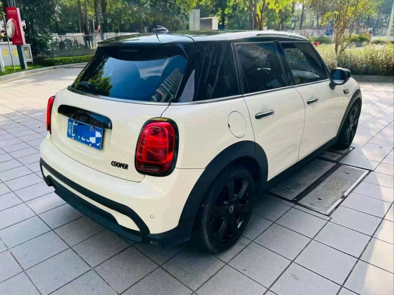 广州22年宝马迷你8