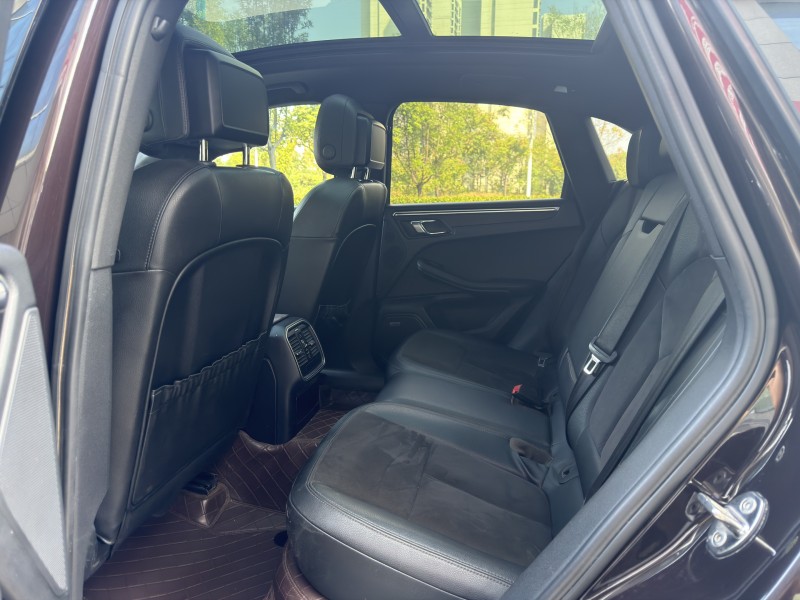 济宁16年保时捷Macan7