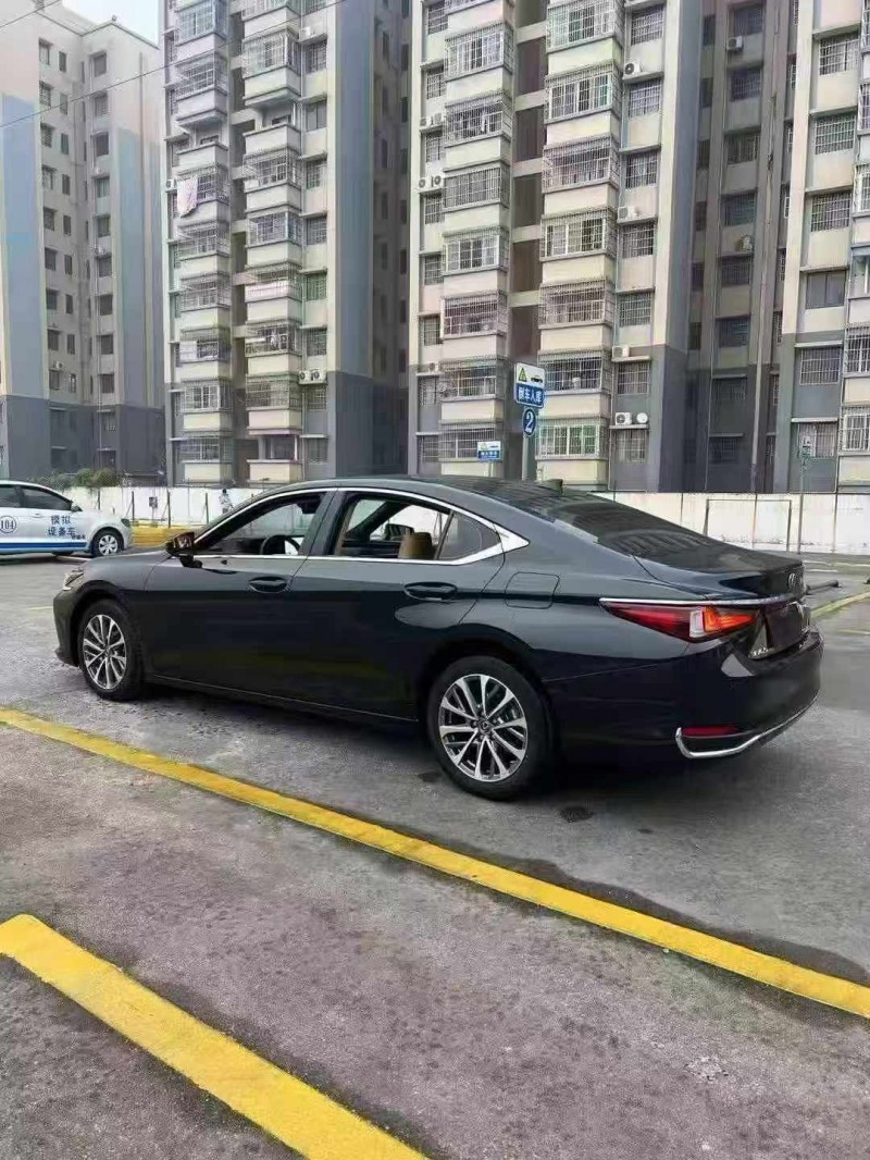 苏州23年雷克萨斯ES7