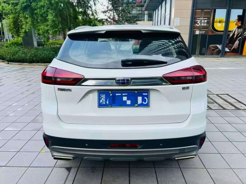 深圳18年吉利博越9