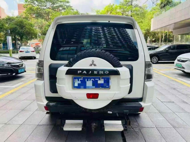 深圳11年三菱帕杰罗9