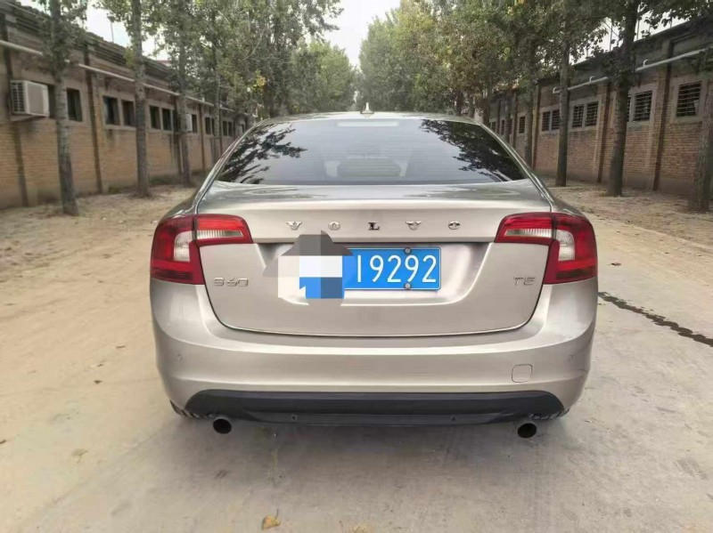 保定13年沃尔沃S60L9
