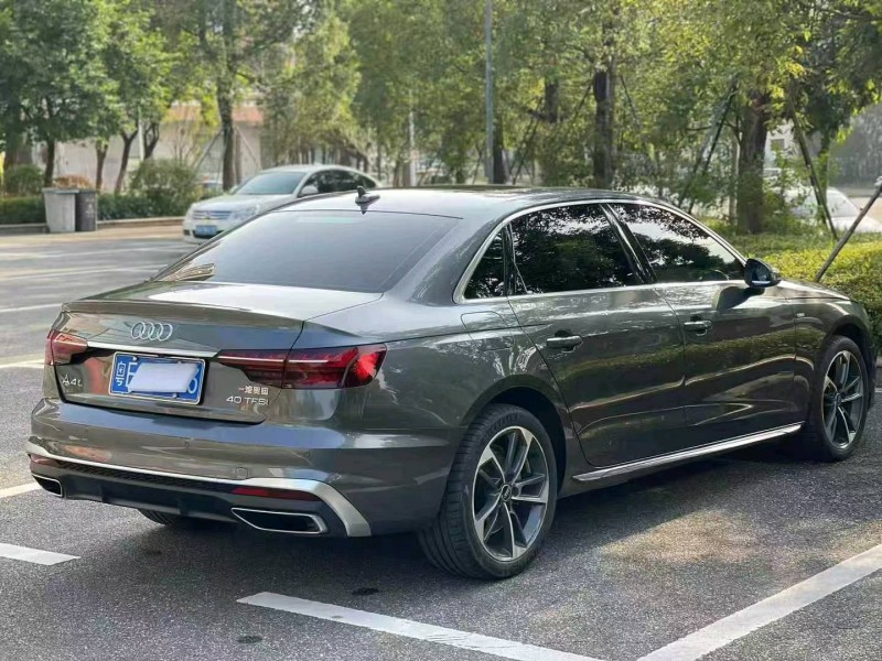 黄石22年奥迪A4L5