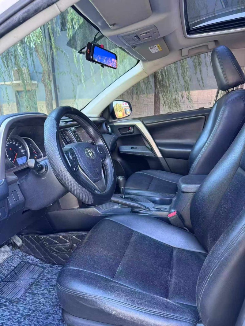 保定16年丰田RAV4荣放4
