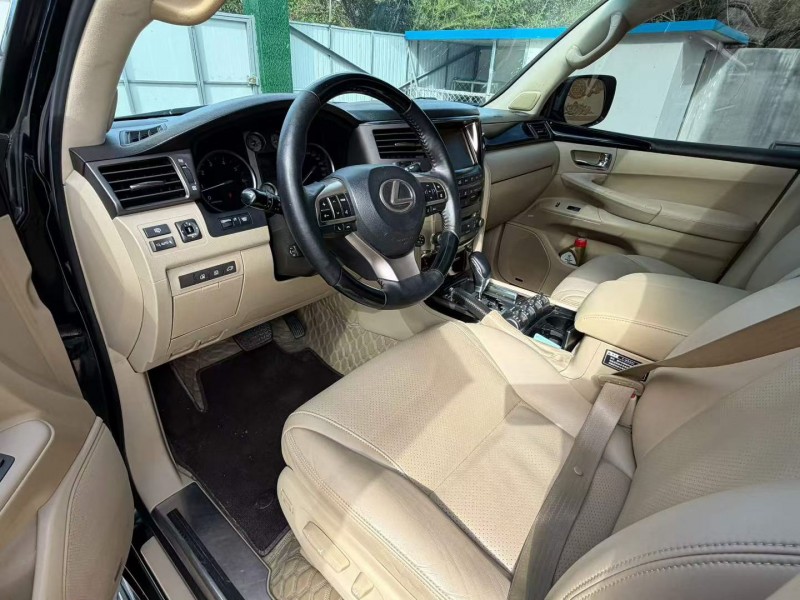 青岛10年雷克萨斯LX6