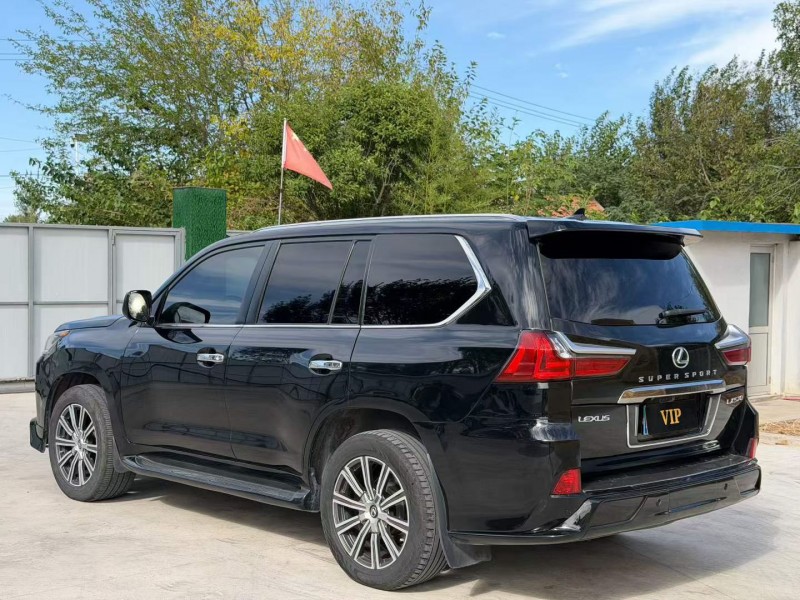 青岛10年雷克萨斯LX7