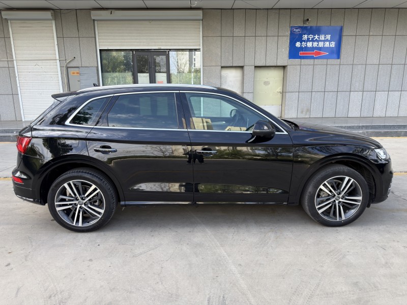 济宁21年奥迪Q54