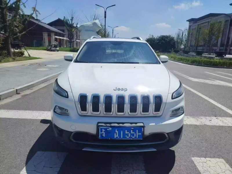 淮安17年Jeep自由光1