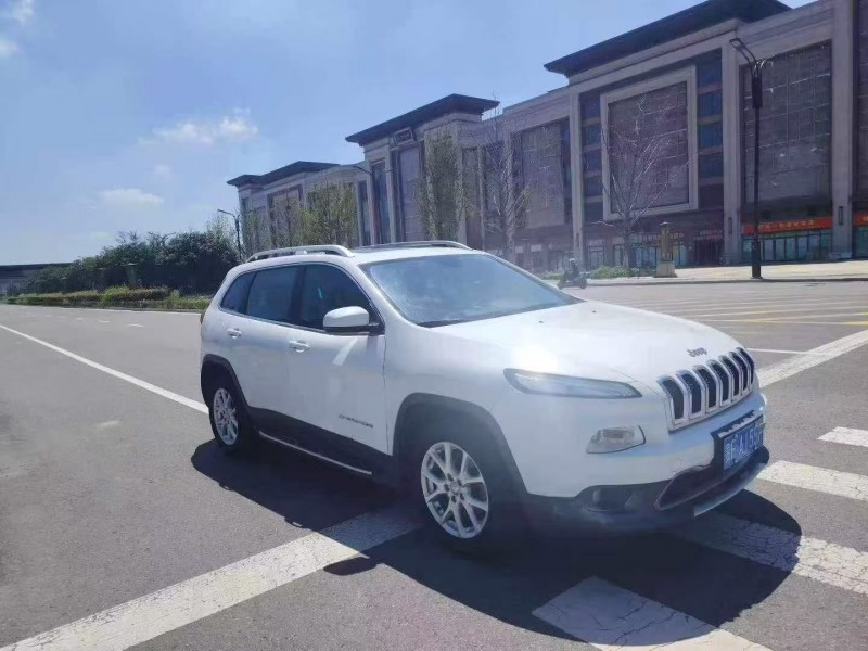 淮安17年Jeep自由光2