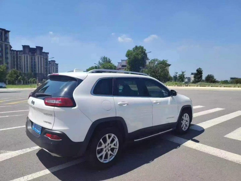 淮安17年Jeep自由光7