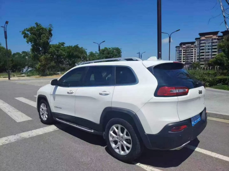 淮安17年Jeep自由光8