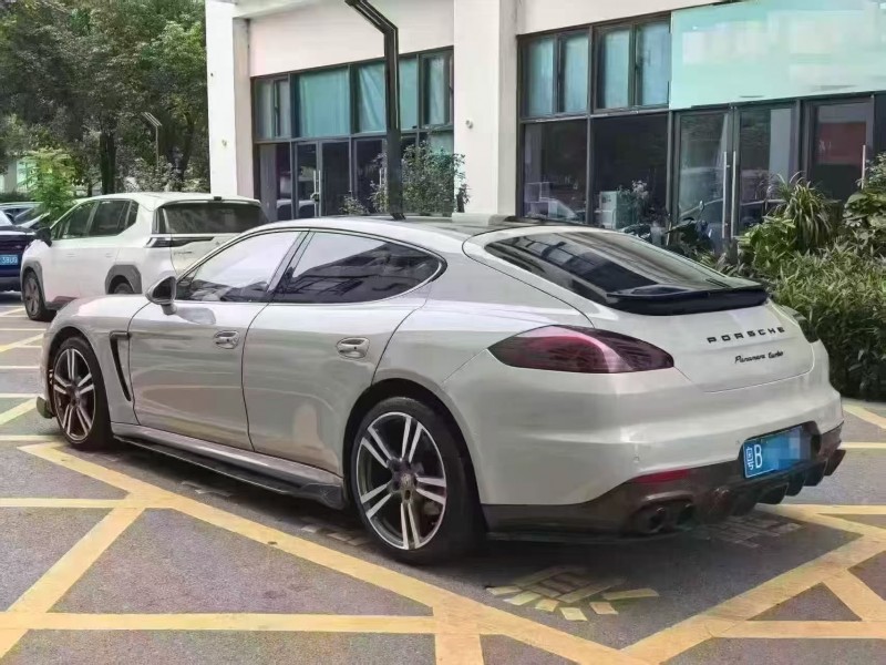 深圳16年保时捷帕拉梅拉8