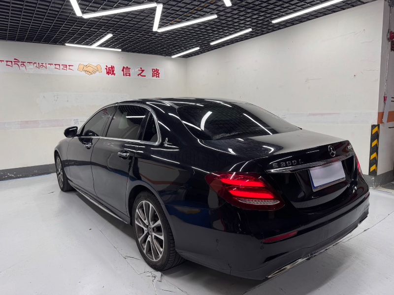 恩施17年奔驰E8
