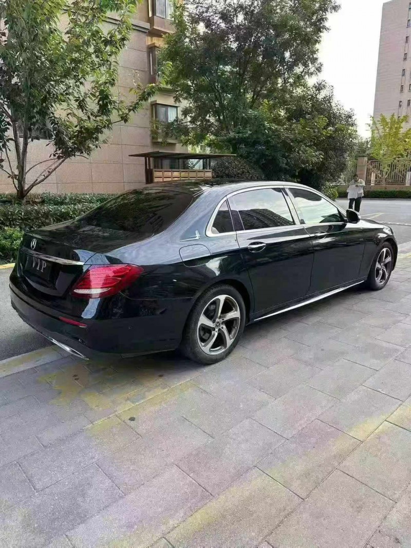 青岛19年奔驰E8