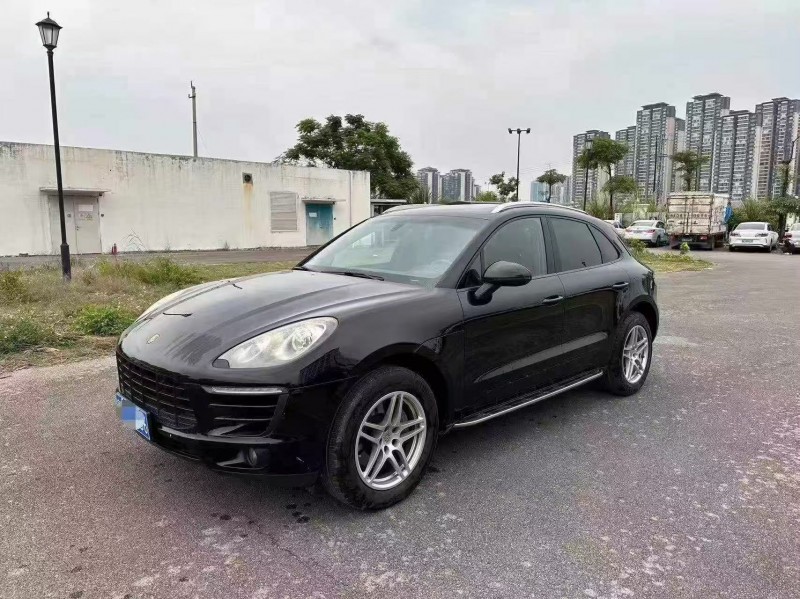 南宁16年保时捷Macan3