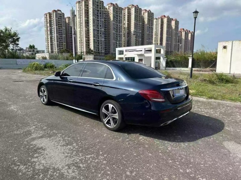 南宁18年奔驰E8